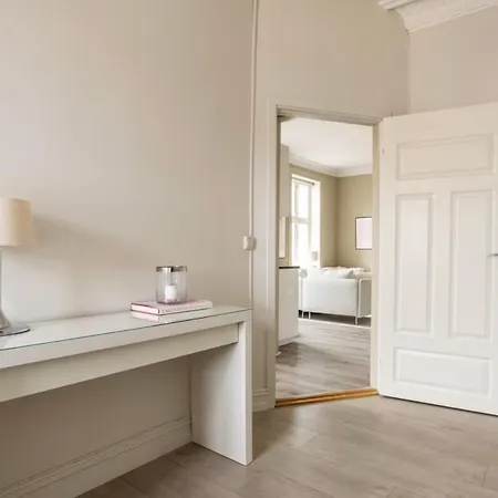Exclusive Near Center Apartament *
